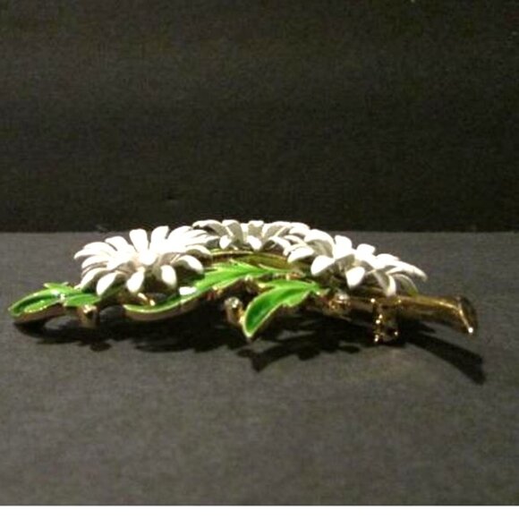 Vtg Crown Trifari Enamel Brooch White Flowers With Green Leaves And Crystals Pin - Picture 5 of 8